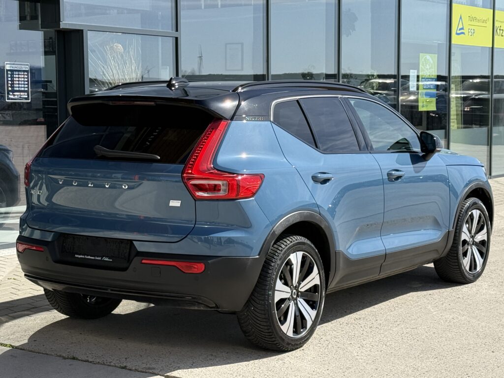 Volvo Core Recharge Pure Electric Kamera/SHZ/LED