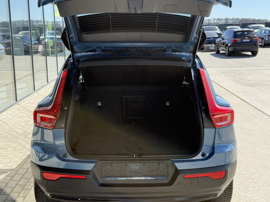 Volvo Core Recharge Pure Electric Kamera/SHZ/LED