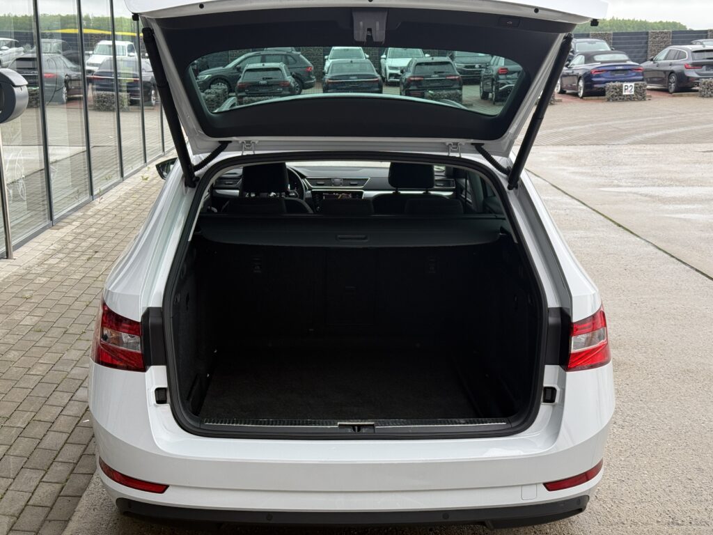 Skoda Superb Ambition Memory/ACC/SHZ/Digital/LED